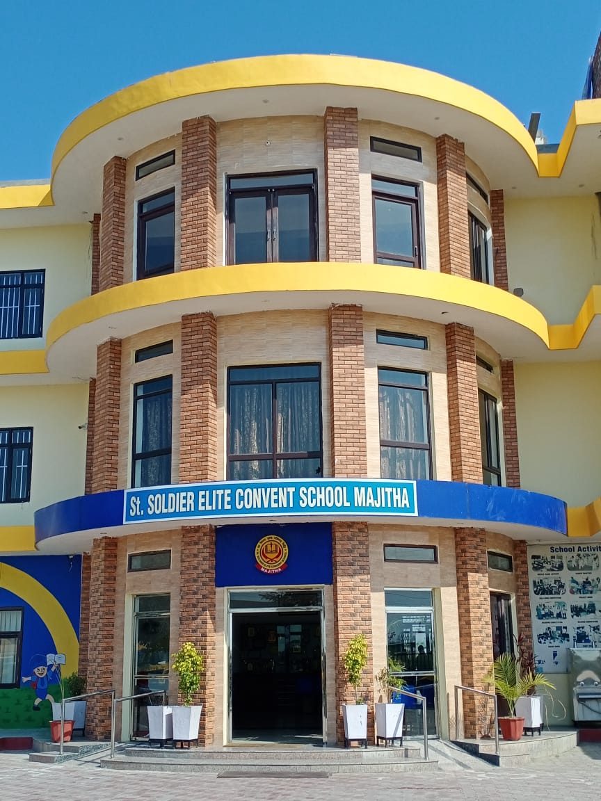 School building, Majitha